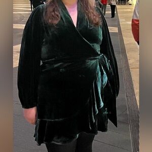 Banana Republic wrap mini dress | color green velvet in size XXL